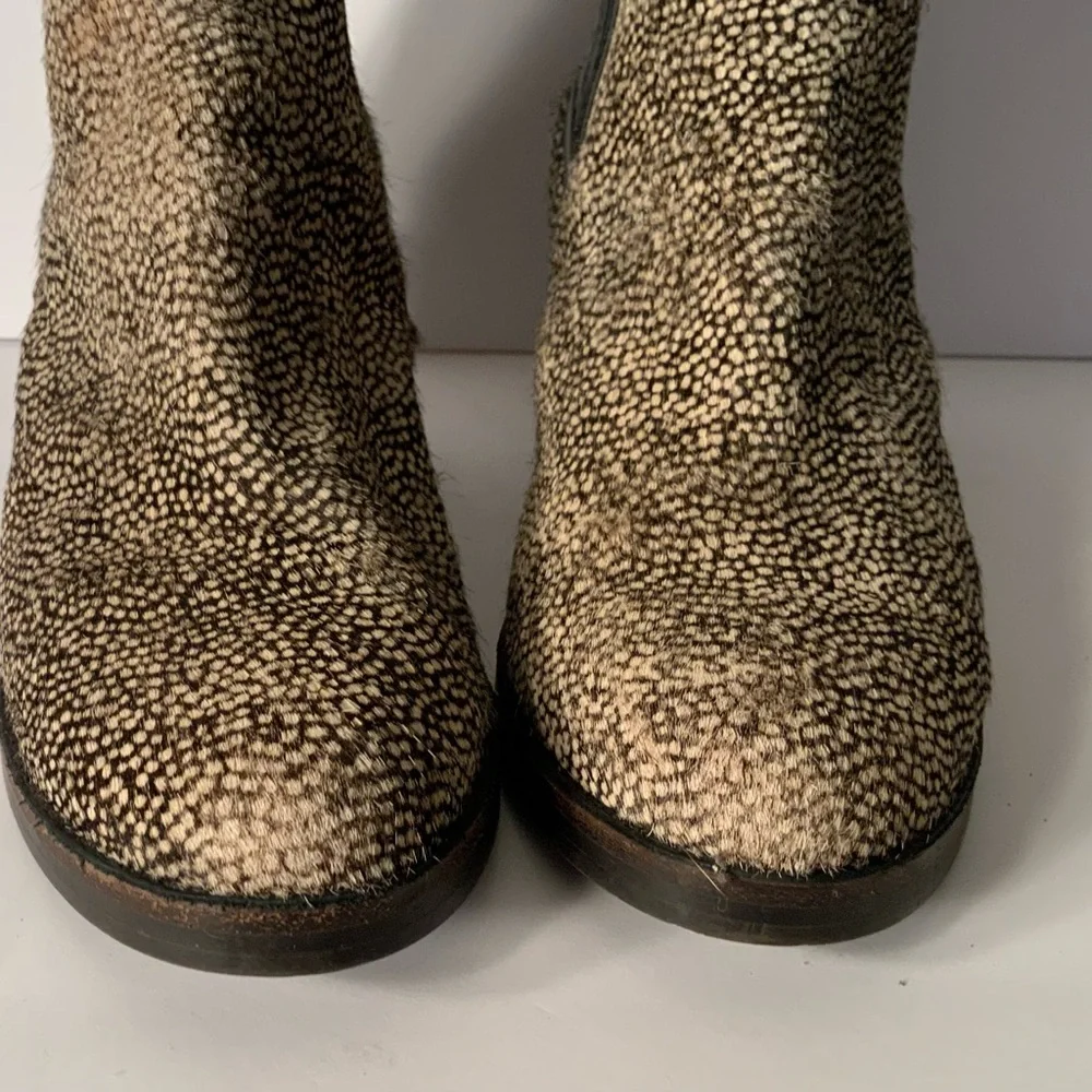 UGG..bullhide leather ankle boots - Picture 2 of 11